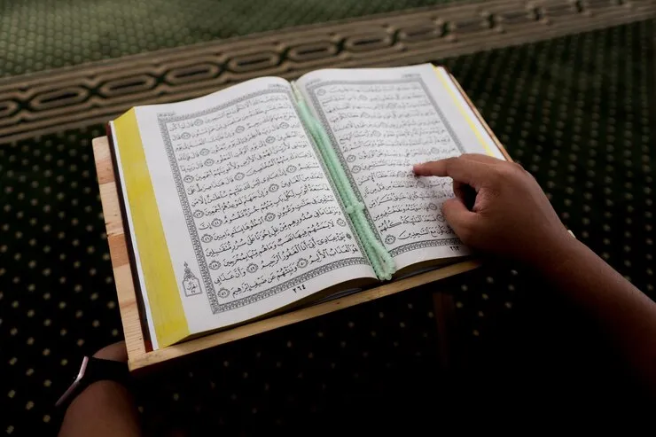 Courses 3 Shia student studying Quran with English and Urdu translation in an online class